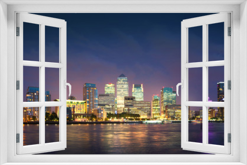 Fototapeta Naklejka Na Ścianę Okno 3D - LONDON, UK - OCTOBER 17, 2014: Canary Wharf business and banking aria and first night lights