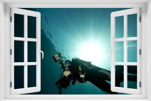 Fototapeta Naklejka Na Ścianę Okno 3D - ocean, sun and diver