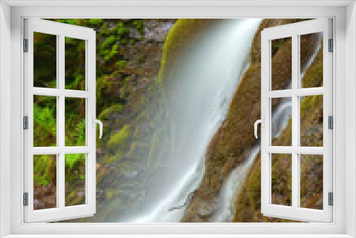 Fototapeta Naklejka Na Ścianę Okno 3D - Waterfall in a mossy cliff