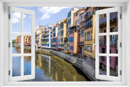 Fototapeta Naklejka Na Ścianę Okno 3D - Girona - Colorful houses