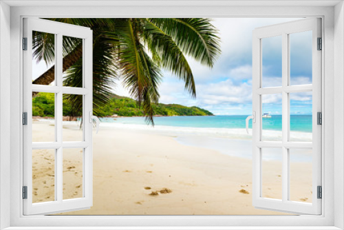 Fototapeta Naklejka Na Ścianę Okno 3D - Tropical beach. The Seychelles