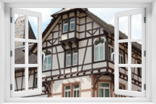 Fototapeta Naklejka Na Ścianę Okno 3D - Fachwerkhaus im Hochformat