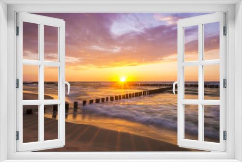 Fototapeta Naklejka Na Ścianę Okno 3D - Zachód słońca nad morską plażą
