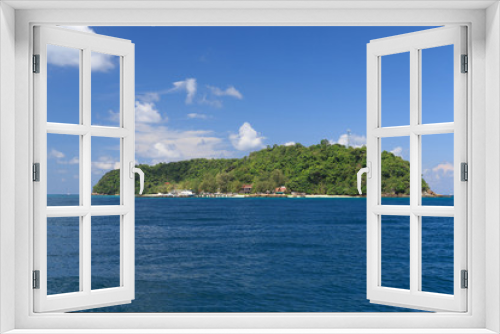 Fototapeta Naklejka Na Ścianę Okno 3D - Beautiful andaman sea island with blue sky