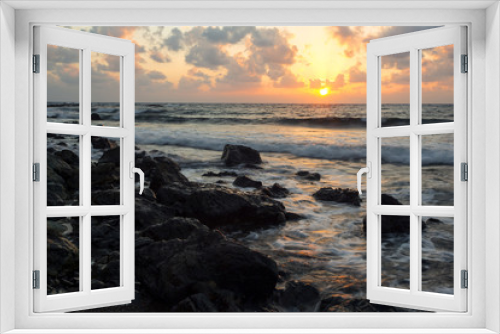 Fototapeta Naklejka Na Ścianę Okno 3D - Sunrise on a beach in Pomos