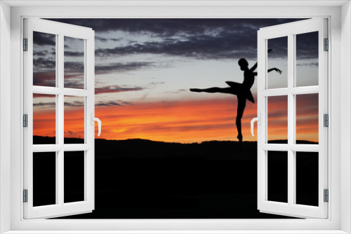 Fototapeta Naklejka Na Ścianę Okno 3D - Ballet dancer posing during the sunset