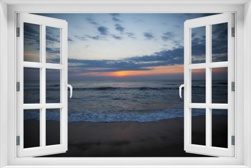 Fototapeta Naklejka Na Ścianę Okno 3D - Sunrise over the Atlantic ocean, Outer Banks, North Carolina
