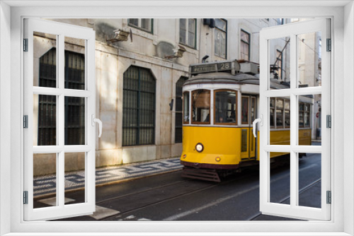 Fototapeta Naklejka Na Ścianę Okno 3D - Yellow tram, Lisbon, Portugal