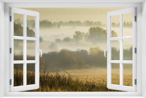 Fototapeta Naklejka Na Ścianę Okno 3D - Piękny,mglisty wschód słońca nad wiejską łąką