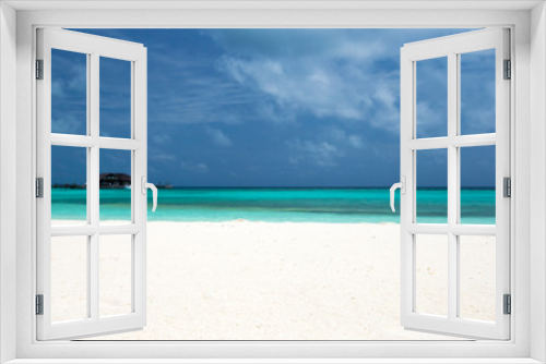 Fototapeta Naklejka Na Ścianę Okno 3D -  tropical beach in Maldives