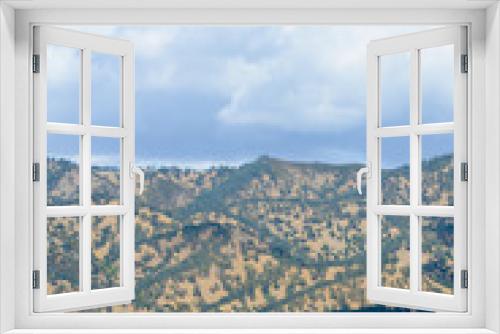 Fototapeta Naklejka Na Ścianę Okno 3D - Clouds Hills Lake