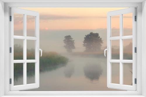 Fototapeta Naklejka Na Ścianę Okno 3D - Autumn misty morning on the lake