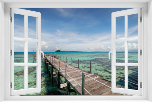 Fototapeta Naklejka Na Ścianę Okno 3D - Wooden pier extending into the ocean over sea and corals.