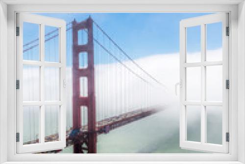 Fototapeta Naklejka Na Ścianę Okno 3D - Golden Gate Bridge with fog
