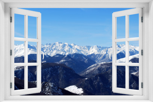 Fototapeta Naklejka Na Ścianę Okno 3D - Les Pyrénées enneigés