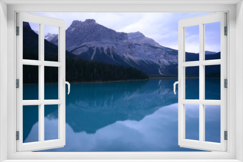 Fototapeta Naklejka Na Ścianę Okno 3D - Emerald Lake Twilight