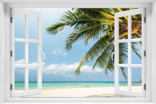 Fototapeta Naklejka Na Ścianę Okno 3D - Beautiful Exotic beach with coconut palm tree
