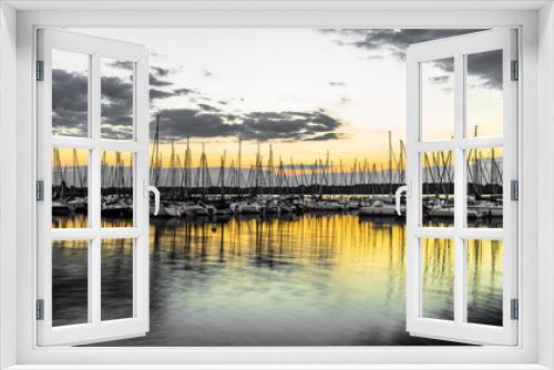Fototapeta Naklejka Na Ścianę Okno 3D - Beautiful Sunset at a sailboat harbour 