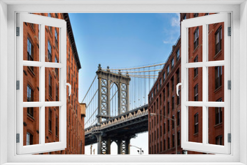 Fototapeta Naklejka Na Ścianę Okno 3D - Manhattan Bridge from an alley in Brooklyn, New York