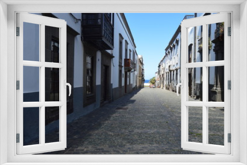 Fototapeta Naklejka Na Ścianę Okno 3D - Colonial street