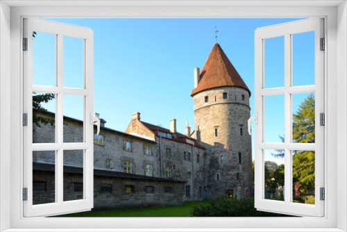 Fototapeta Naklejka Na Ścianę Okno 3D - Medieval Tower of city wall (Tallinna Linnamüür) in Old Town of Tallinn, Estonia.