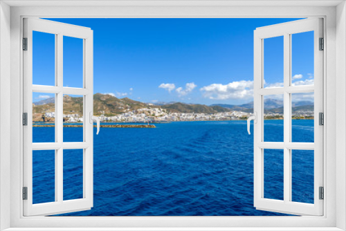 Fototapeta Naklejka Na Ścianę Okno 3D - Departing from the port of Naxos, Cyclades, Greece.
