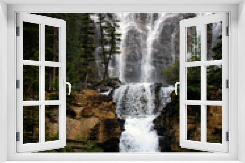 Fototapeta Naklejka Na Ścianę Okno 3D - Scenic Mountain Waterfall