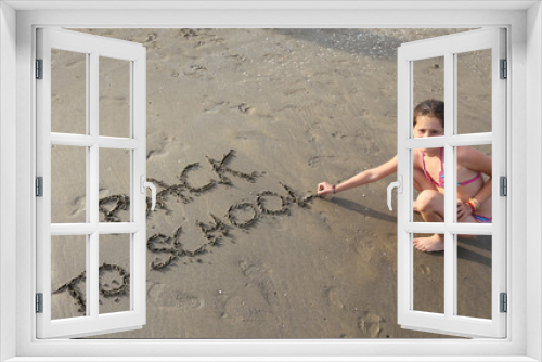Fototapeta Naklejka Na Ścianę Okno 3D - little girl writes the Back to School in summer