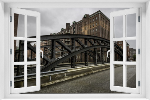 Fototapeta Naklejka Na Ścianę Okno 3D - Bauwerke, Brücken und Kanäle in der Speicherstadt in Hamburg