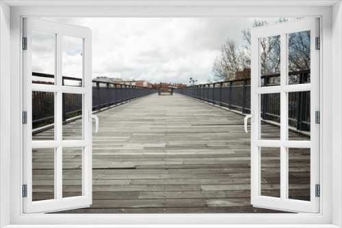 Fototapeta Naklejka Na Ścianę Okno 3D - Footbridge in the city