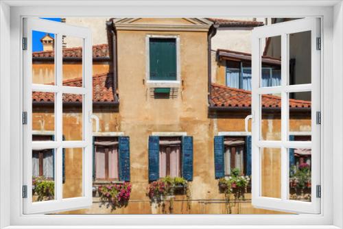 Fototapeta Naklejka Na Ścianę Okno 3D - Facades Venice house with blue shutters