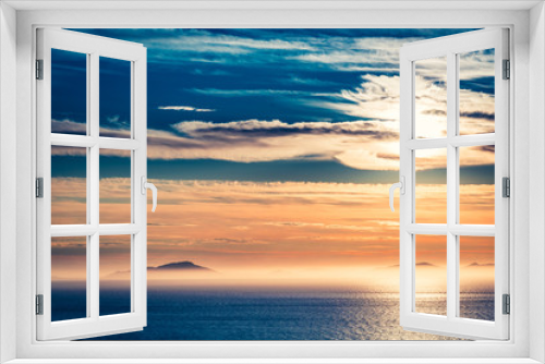 Fototapeta Naklejka Na Ścianę Okno 3D - Stunning sunset over sea as background