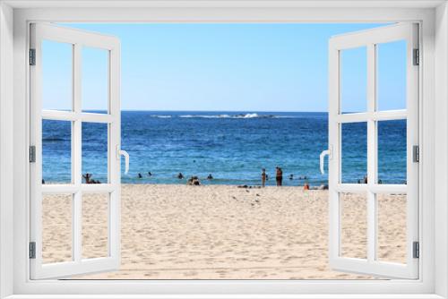 Fototapeta Naklejka Na Ścianę Okno 3D - Middle Beach