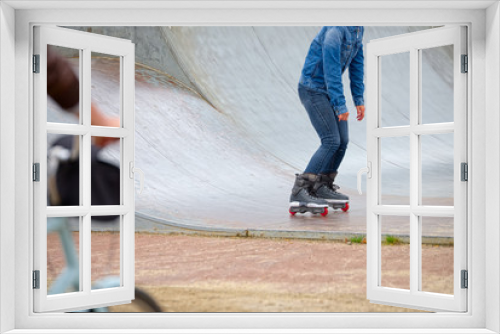 Fototapeta Naklejka Na Ścianę Okno 3D - Skater falls down a ramp in Amsterdam