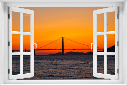 Fototapeta Naklejka Na Ścianę Okno 3D - Golden Gate Bridge in San Francisco sunrise