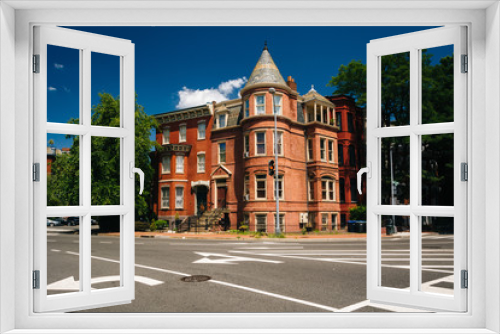 Fototapeta Naklejka Na Ścianę Okno 3D - Historic houses at Logan Circle, in Washington, DC.