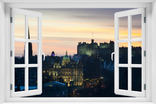 Fototapeta Naklejka Na Ścianę Okno 3D - View of Edinburgh Castle at night