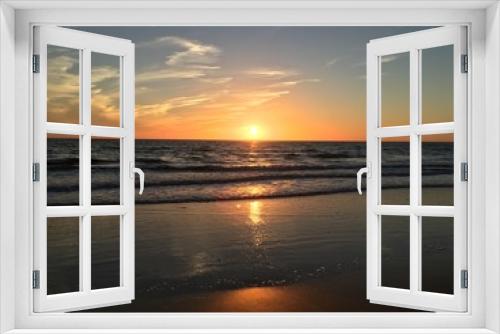 Fototapeta Naklejka Na Ścianę Okno 3D - Sunset at beach