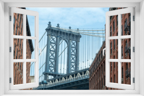 Fototapeta Naklejka Na Ścianę Okno 3D - Visiting the Manhattan bridge in Brooklyn