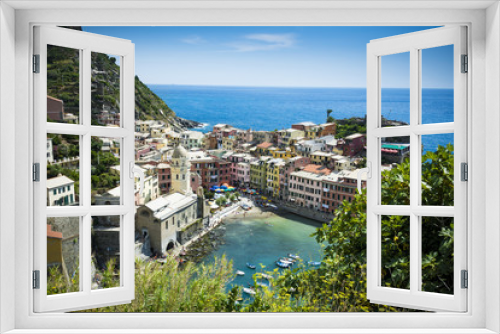 Fototapeta Naklejka Na Ścianę Okno 3D - Vernazza in the Cinque Terre seen from cliff path