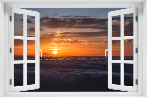 Fototapeta Naklejka Na Ścianę Okno 3D - Sunrise over sea of clouds