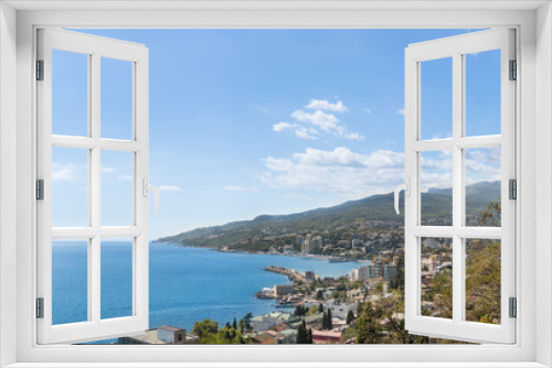 Fototapeta Naklejka Na Ścianę Okno 3D - View of Yalta from polikurovskom of the hill. Crimea, Russia