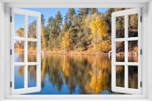 Fototapeta Naklejka Na Ścianę Okno 3D - Scenic Mountain Lake in Fall