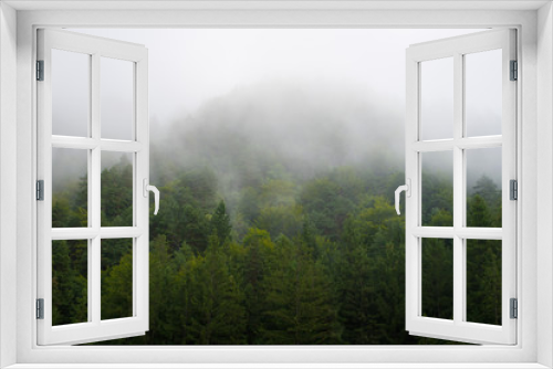Fototapeta Naklejka Na Ścianę Okno 3D - berg im nebel