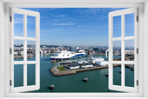 Fototapeta Naklejka Na Ścianę Okno 3D - Hafen von Le Havre mit Fähre