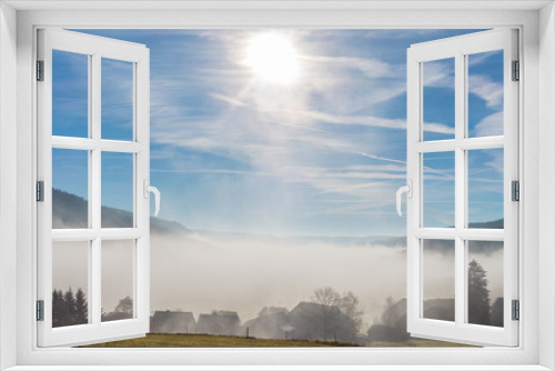 Fototapeta Naklejka Na Ścianę Okno 3D - Schwarzwalddorf im Nebel