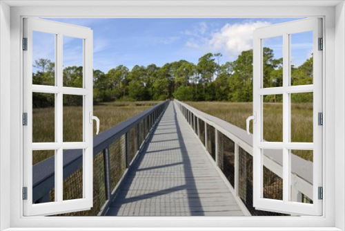 Fototapeta Naklejka Na Ścianę Okno 3D - Boardwalk over the marshland of Florida