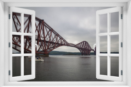 Fototapeta Naklejka Na Ścianę Okno 3D - Forth Rail Bridge und Firth of Forth in der Nähe von Edinburgh, Schottland