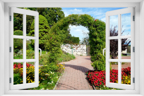 Fototapeta Naklejka Na Ścianę Okno 3D - Floral arch in beautiful garden