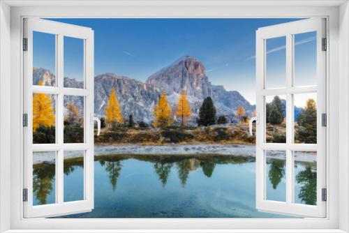 Fototapeta Naklejka Na Ścianę Okno 3D - Limides Lake and Mount Lagazuoi in the Dolomites Mountains, Italy